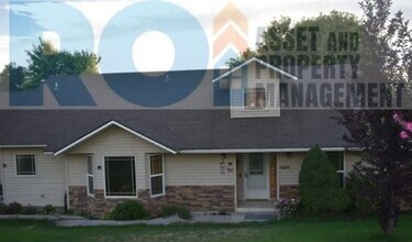 Building Photo - Charming 3-Bed 2-Bath House for Rent in We...