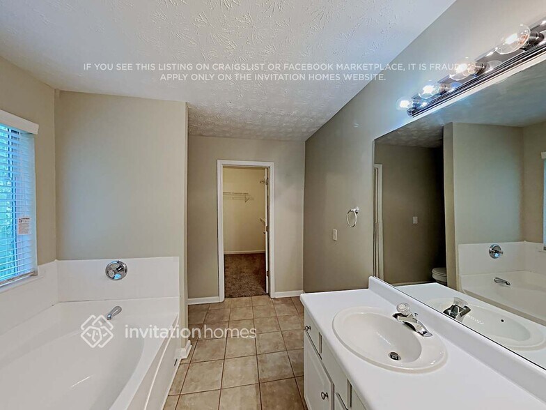 Building Photo - 4045 Bradford Walk Trail