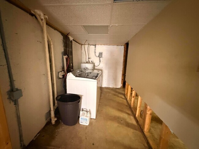 Building Photo - 1012 Elaine Trail