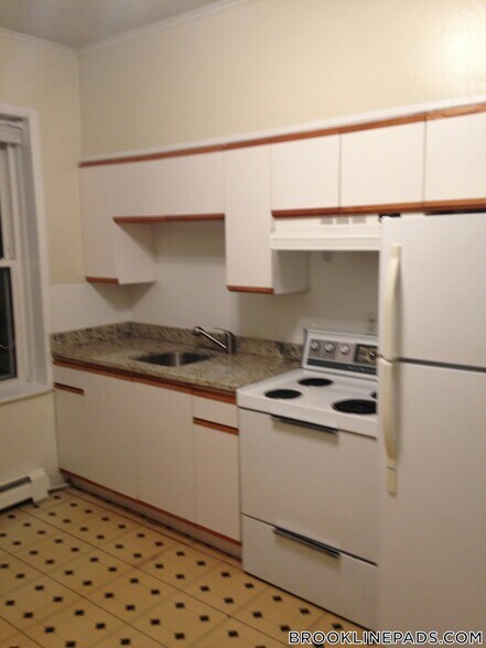 Building Photo - 208 Winthrop Rd