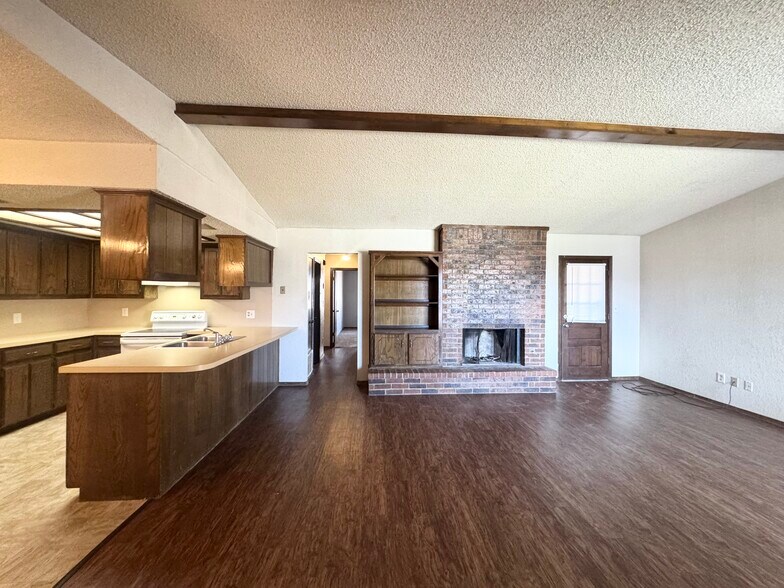 Building Photo - 9821 Larkspur Ln