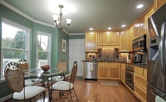 Building Photo - 4701 Shenandoah Dr