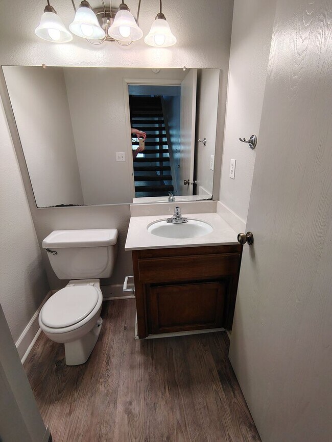 Building Photo - 939 Claremont Ct