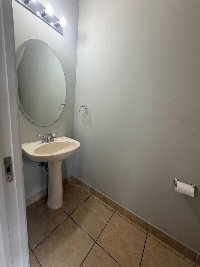 Building Photo - 7644 Foxcroft Ln