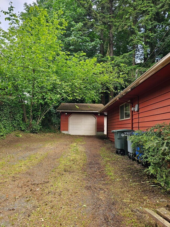 Building Photo - Charming 3 bedroom 1 bathroom home in Bothell!