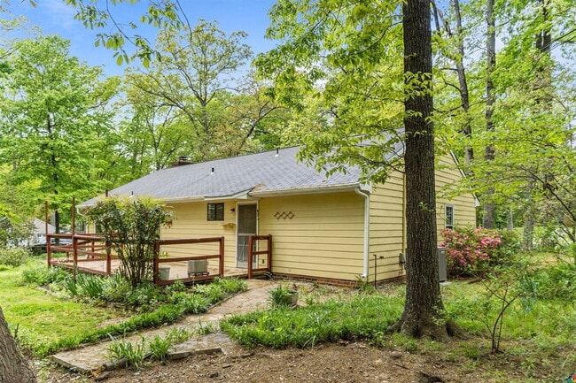 Building Photo - 9201 Rattlesnake Rd