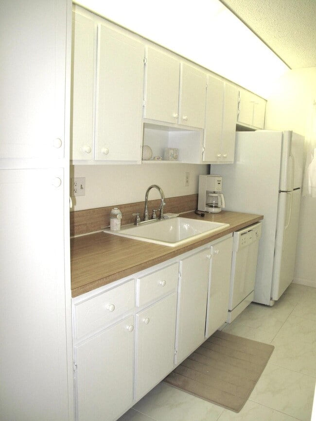 Building Photo - 14500 Canalview Dr