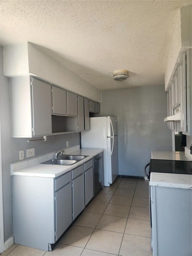 Building Photo - 905 Fieldwood Dr