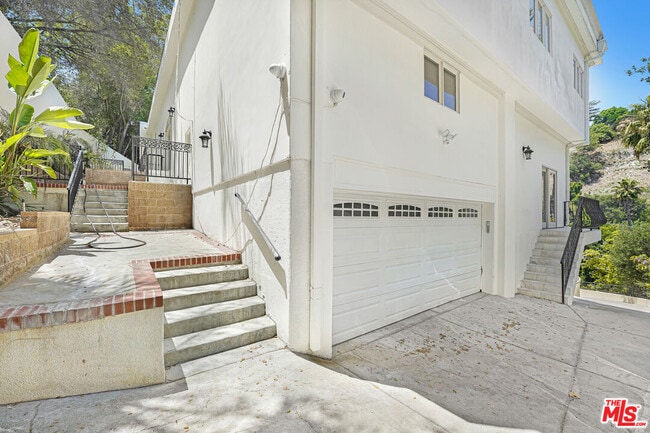 Building Photo - 4156 Sunswept Dr