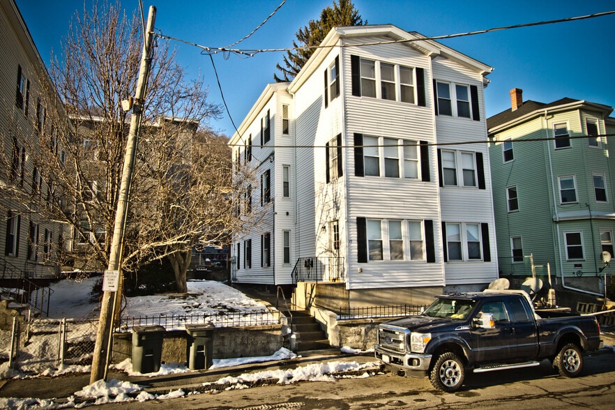 Building Photo - 19 Wilson St
