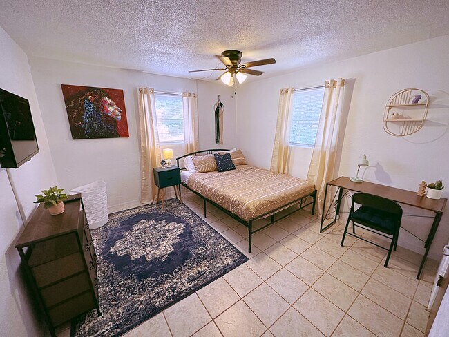 bedroom 2 same size - 536 Olive St