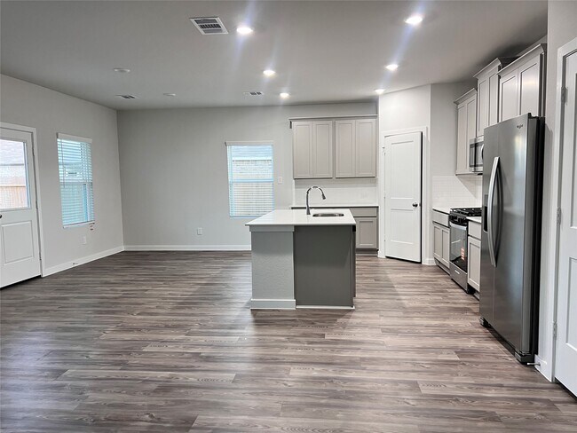 Building Photo - 211 Brazen Forest Trl