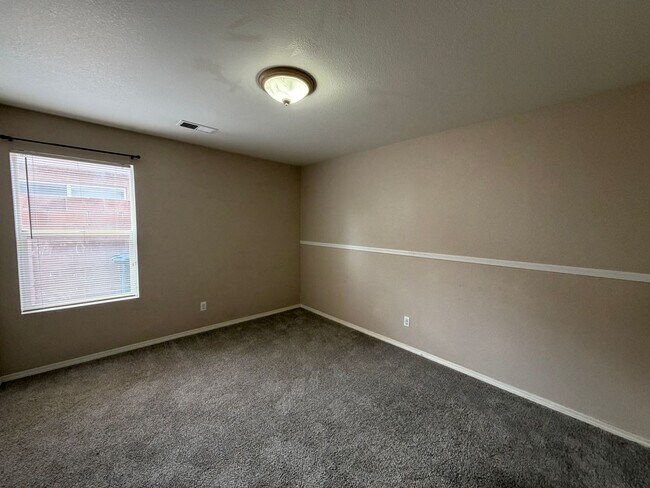 Building Photo - 3 Bedroom Single Story Home Available Near Dellyne Ave NW & Unser Blvd NW!