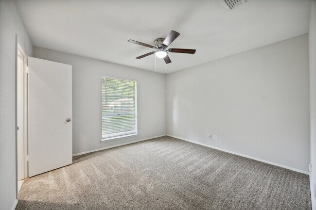 Building Photo - 1725 Northcrest Dr