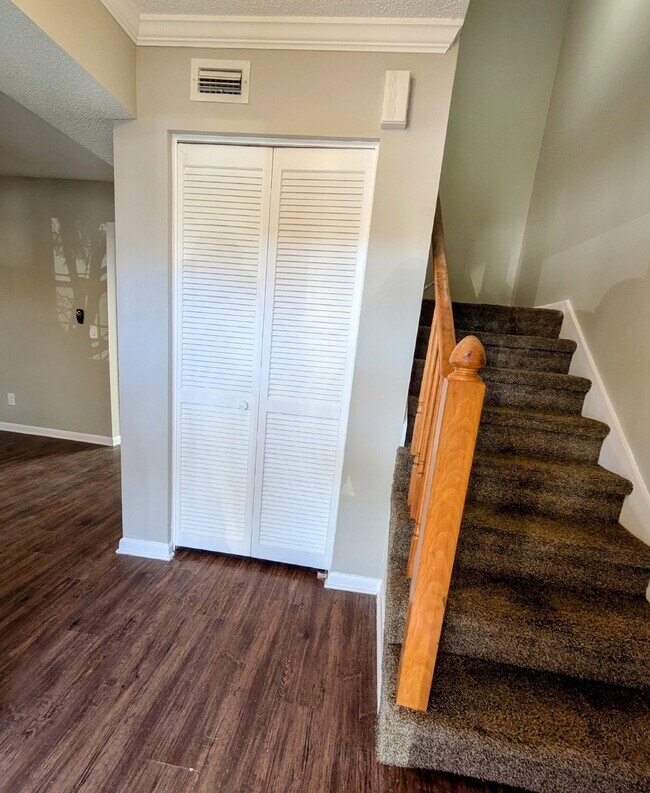 Building Photo - "COMING SOON! Spacious 3-Bedroom Townhouse Retreat with 2.5 Baths in Orange Park Awaits!"