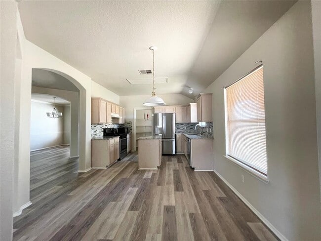 Building Photo - 1506 Amarylis Dr