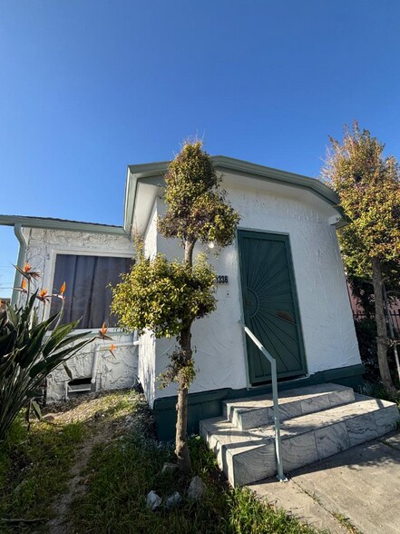 Building Photo - 1336 W 73rd St