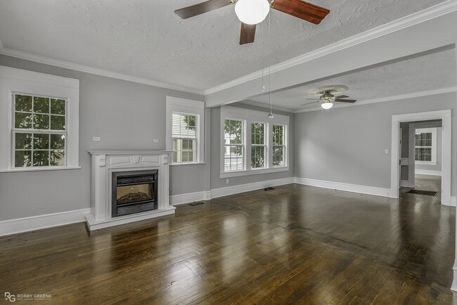 Building Photo - 409 Forest