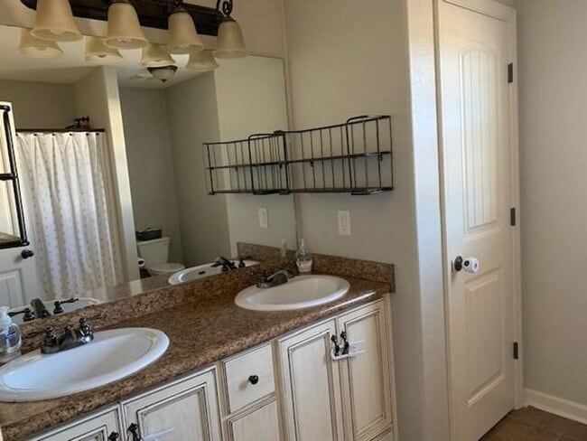 Building Photo - Beautiful 3BD/2BA Home in Miller Farms Sub...