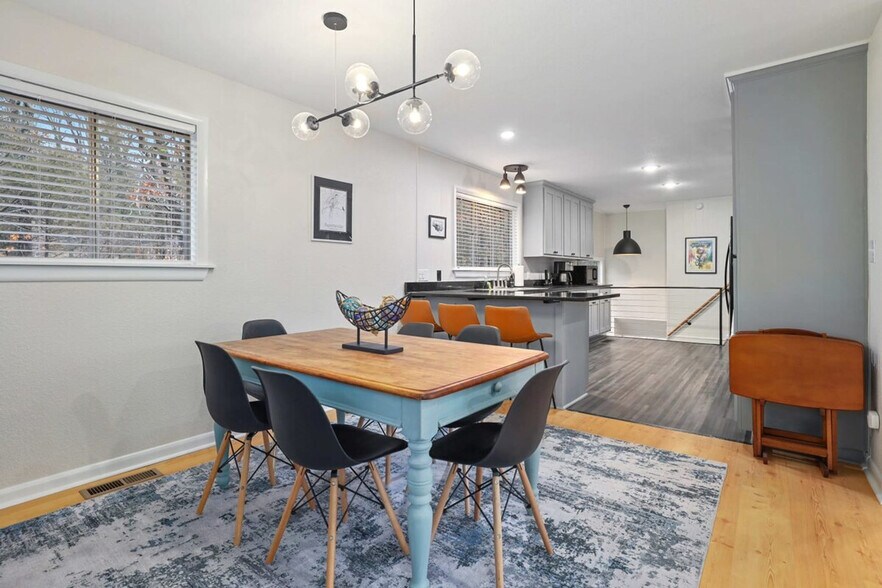 Building Photo - 1232 S Dinsmore Trail