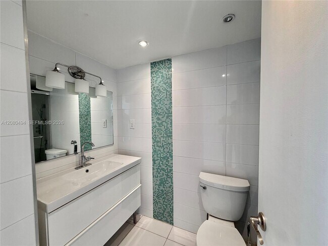 Building Photo - 18081 Biscayne Blvd