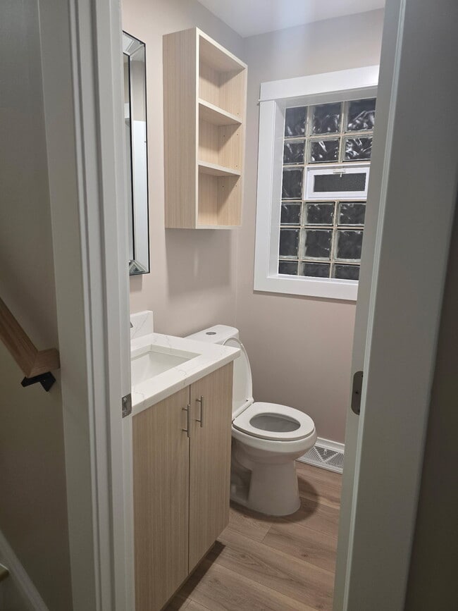 Building Photo - 8511 S Parkside Ave