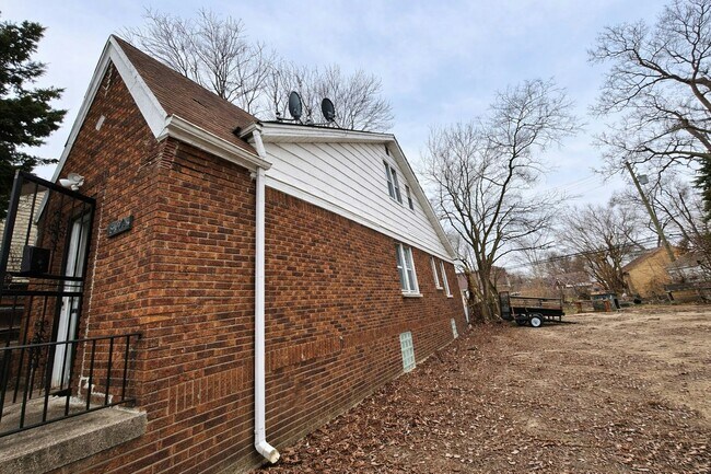 Building Photo - 18095 Goulburn Ave