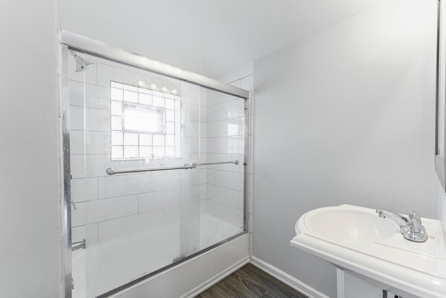 Building Photo - 2116 S 21st Ave