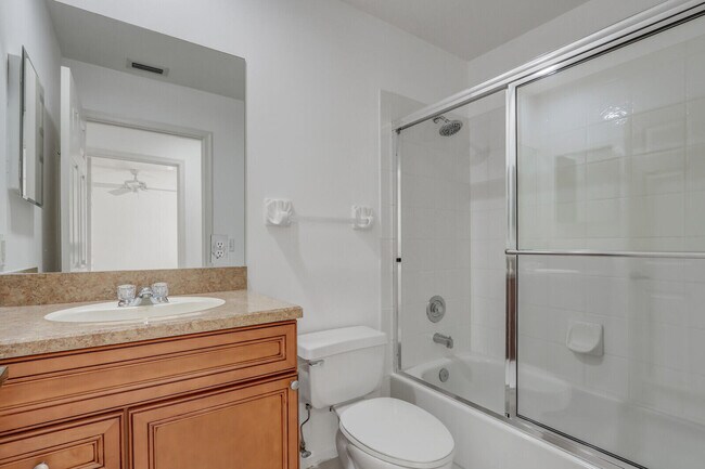 Building Photo - 479 Tequesta Dr