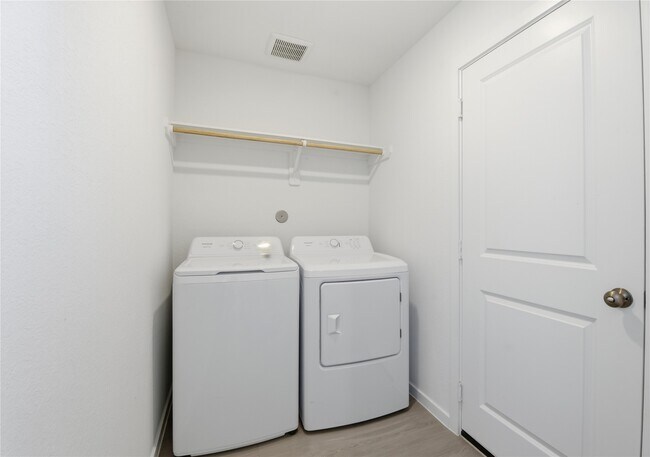 Building Photo - 2631 Lantana Spring Rd