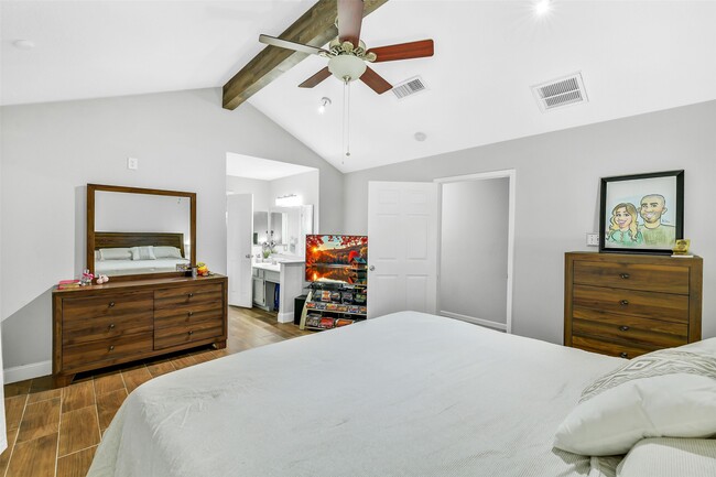Building Photo - 710 Razee Ct