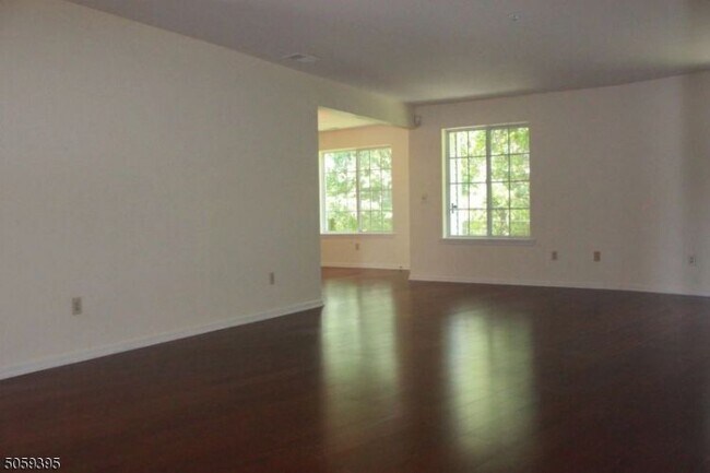 Building Photo - 188 Riveredge Dr