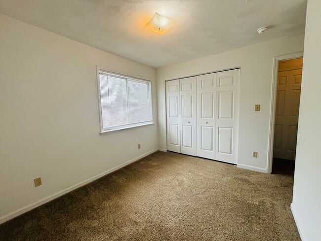 Building Photo - 400F Berryfield Lane