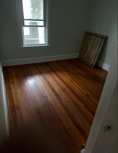 Building Photo - 151 David St
