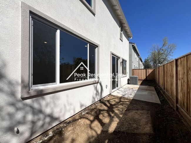 Building Photo - Brand New Sacramento 3bd/2.5ba Home With L...