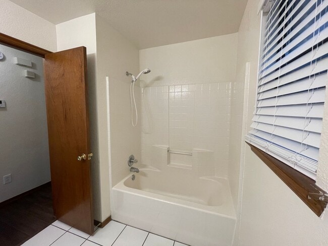 Building Photo - 621 Gyrfalcon Dr