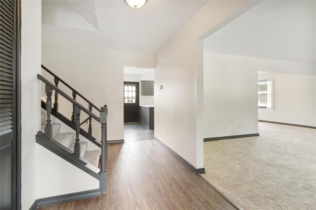 Building Photo - 2516 Westminister Dr