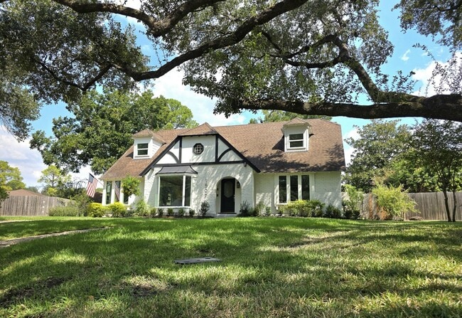 Building Photo - 1507 Village Green Ct