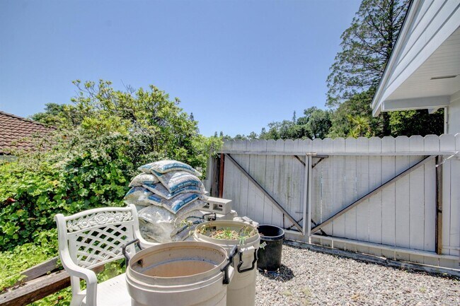 Building Photo - 3340 Terra Linda Dr