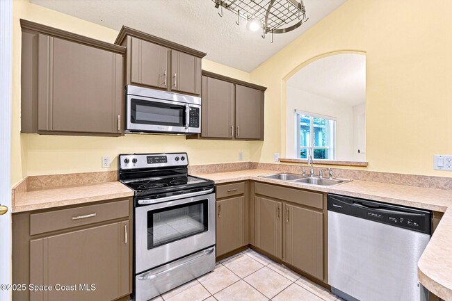 Building Photo - 960 Villa Dr
