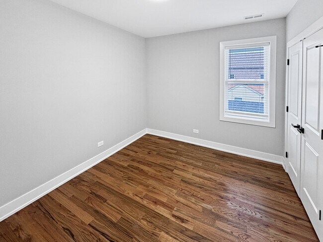 Building Photo - 2127 W 18th St