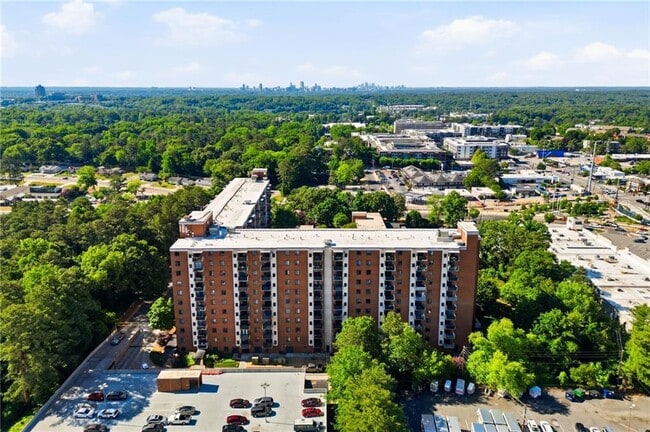 Building Photo - 300 Johnson Ferry Rd