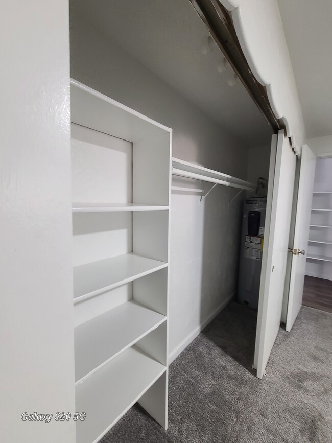 Wall to wall closets - 1281 Royvonne Ave SE