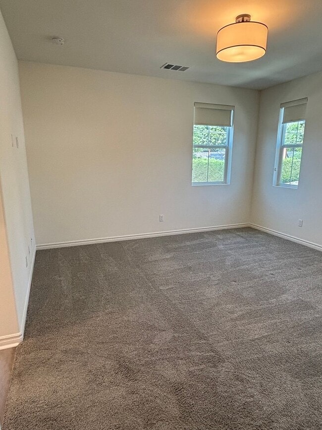 Building Photo - $500 OFF SECOND MONTH RENT SPECIAL!! - Bright Four-Bedroom Townhome in Whittier and Walkable Palm...