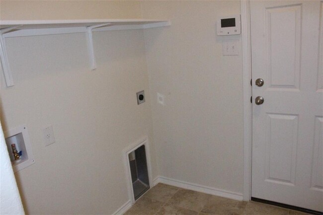 Building Photo - 1708 Uhland Dr