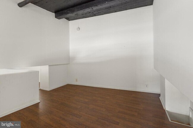 Building Photo - 849 S 7th St