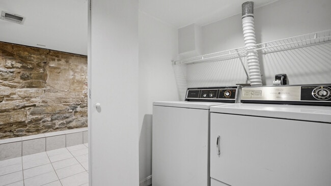 Building Photo - 6415 Howe St