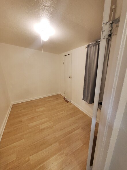 Small Office - 2008 N Copia St