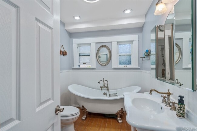 Building Photo - 926 N San Gabriel Ave