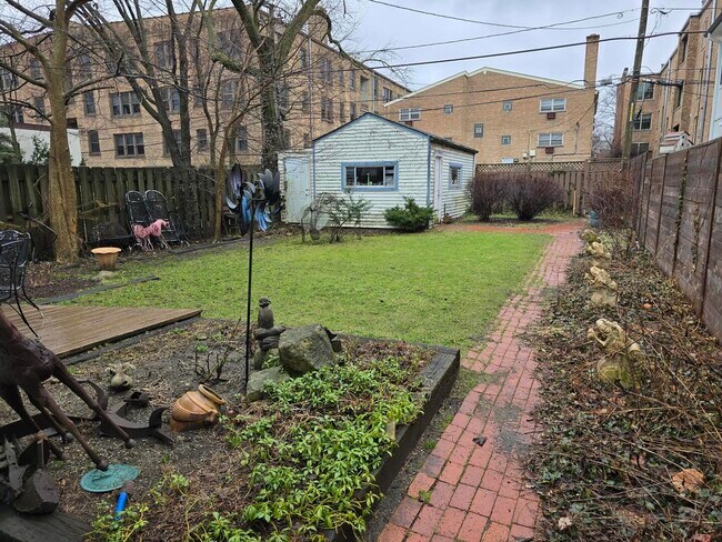 Building Photo - 546 Judson Ave